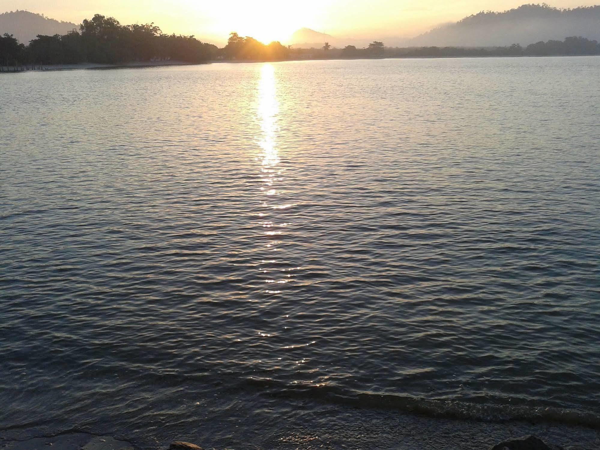 Yeob Bay Hotel & Resort 卢穆特 外观 照片